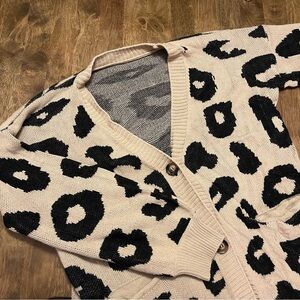 Leopard Print Cardigan Chunky Sweater Oversized Pockets Buttons M / L